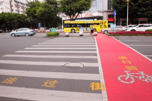 桂林市區(qū)21個(gè)路口交通設(shè)施煥新升級，助力城市暢通與安全